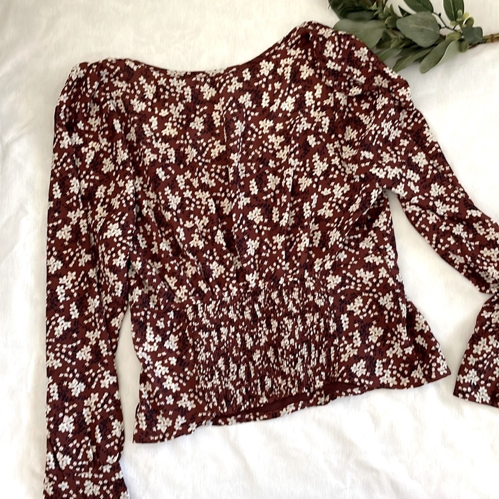NWT Abercrombie & Fitch Floral Long-Sleeve Button-Through V-Neck Top